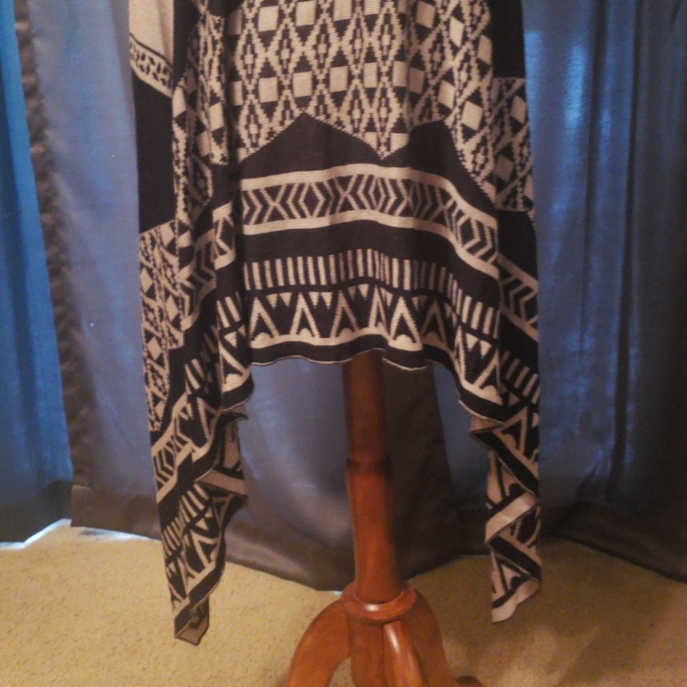 Chic Sleeveless Cardigan - Picture 7 of 7